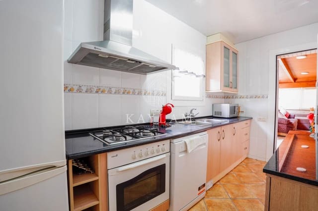 4 bedroom Villa for sale in La Goba, Vidreres with pool garage - € 590,000 (Ref: 9110275)