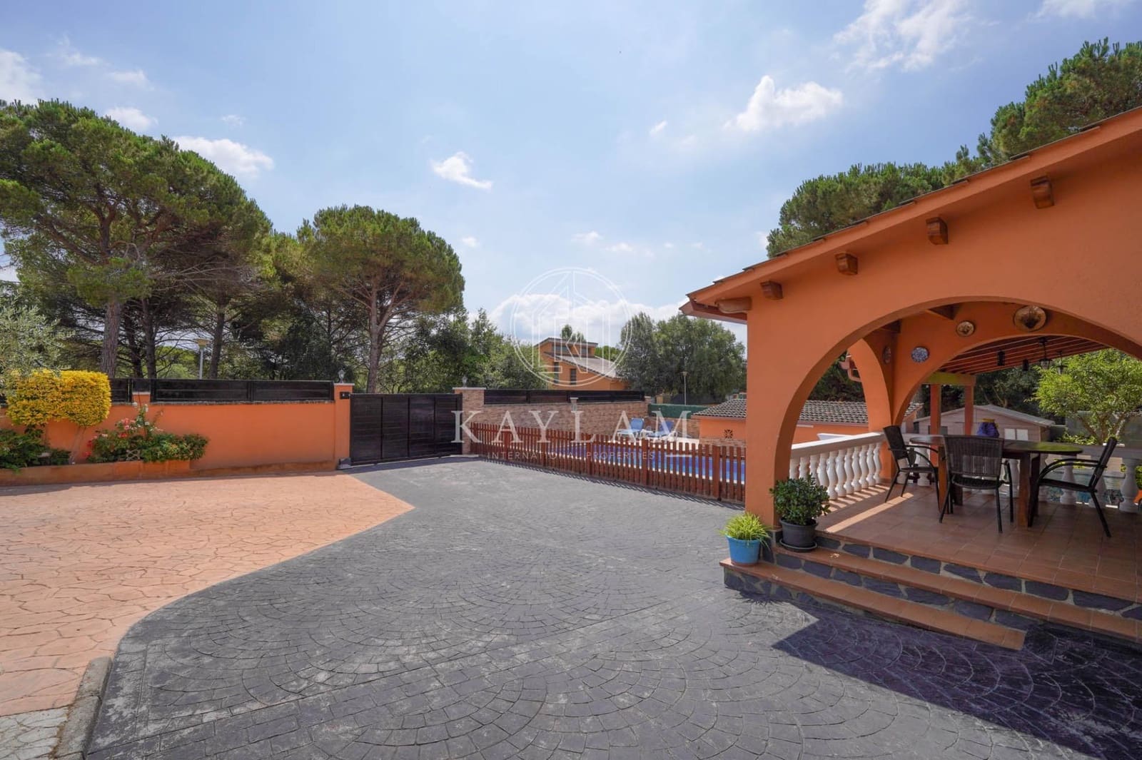 4 slaapkamer Villa te koop in La Goba met zwembad garage - € 590.000 (Ref: 9110275)