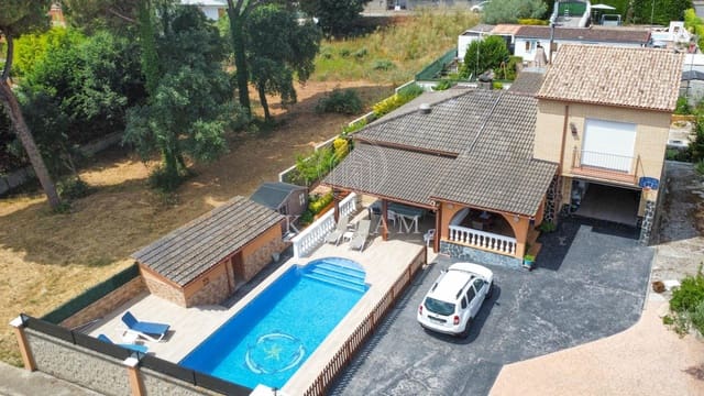 4 Zimmer Villa zu verkaufen in La Goba, Vidreres mit Pool Garage - 590.000 € (Ref: 9110275)