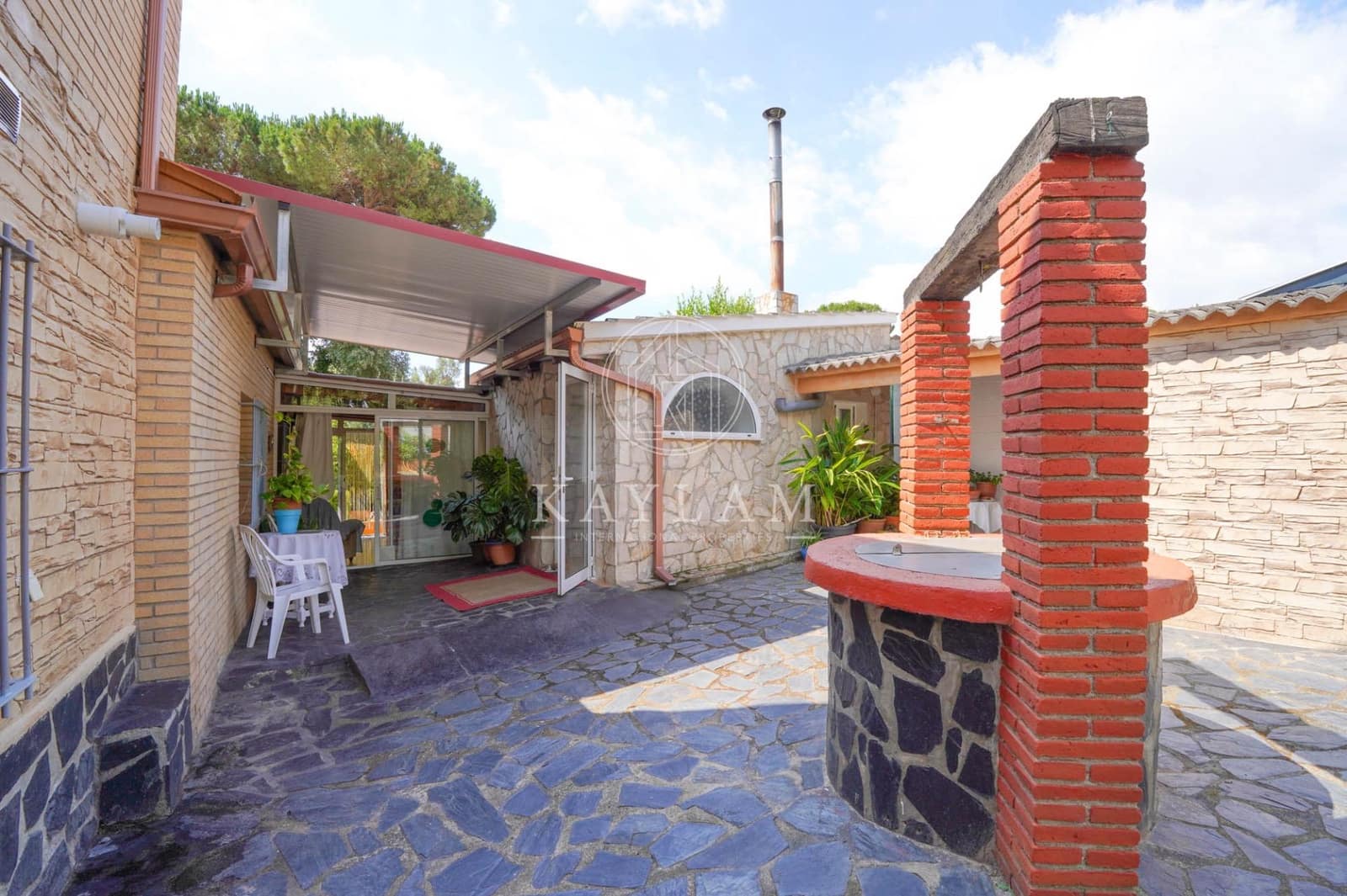 4 slaapkamer Villa te koop in La Goba met zwembad garage - € 590.000 (Ref: 9110275)