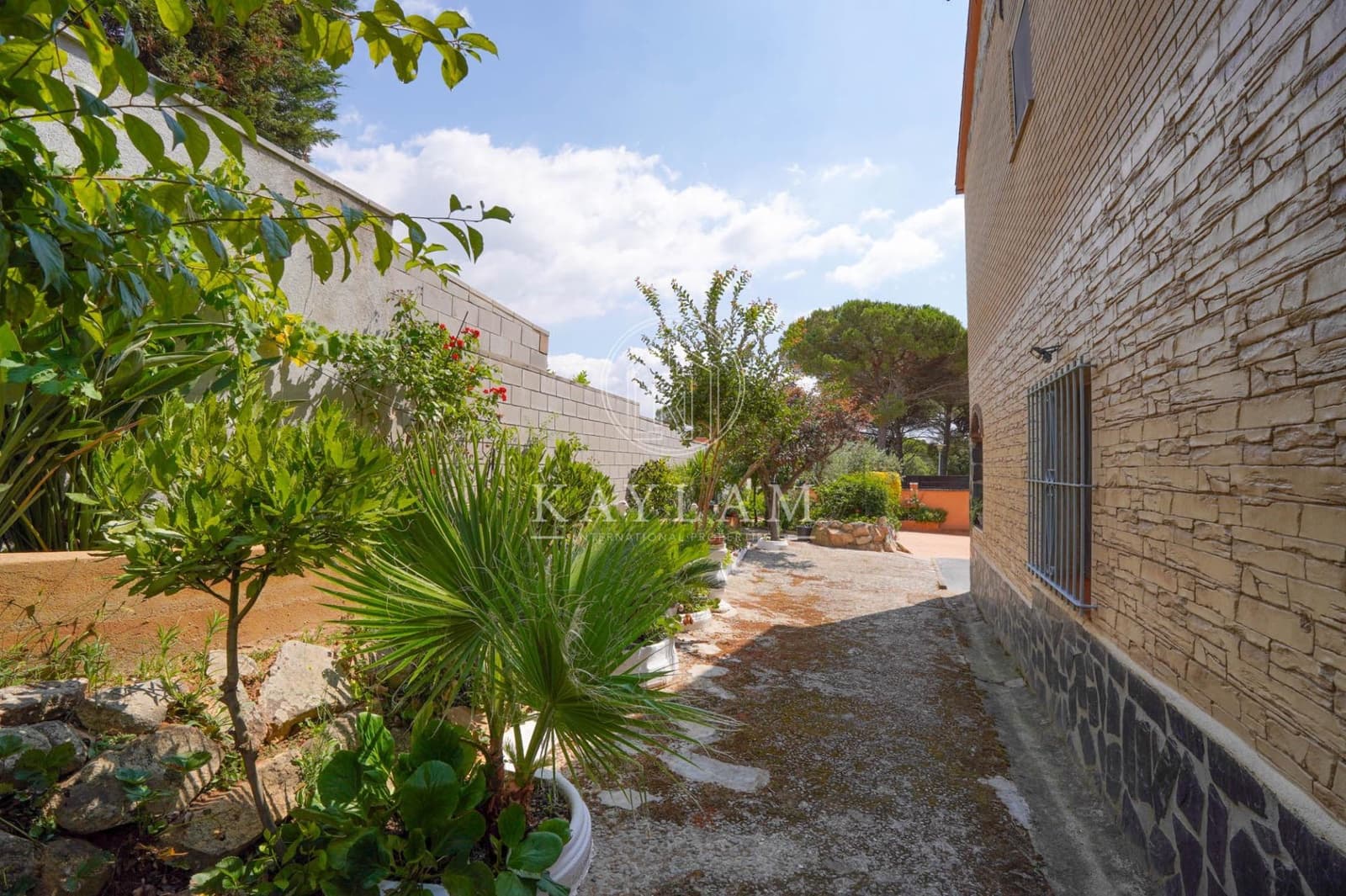 4 slaapkamer Villa te koop in La Goba met zwembad garage - € 590.000 (Ref: 9110275)