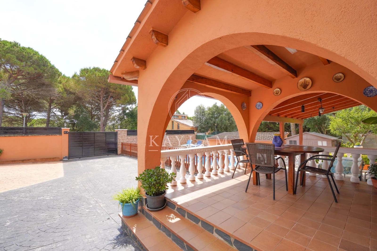 4 slaapkamer Villa te koop in La Goba met zwembad garage - € 590.000 (Ref: 9110275)