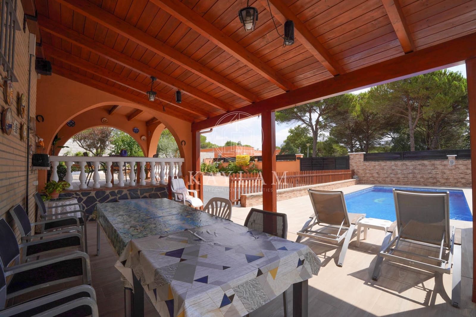 4 slaapkamer Villa te koop in La Goba met zwembad garage - € 590.000 (Ref: 9110275)