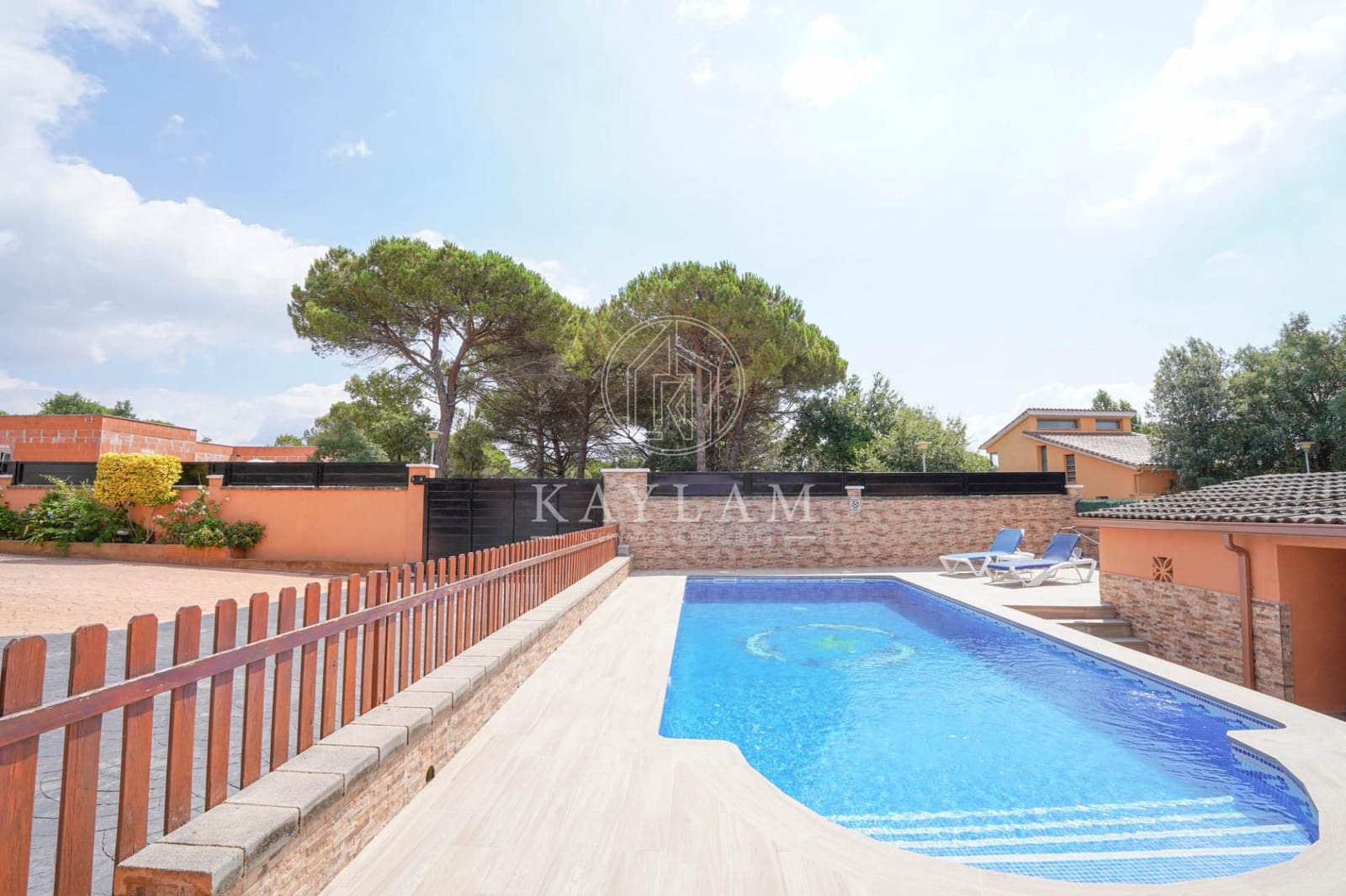 4 slaapkamer Villa te koop in La Goba met zwembad garage - € 590.000 (Ref: 9110275)