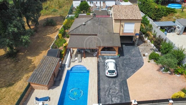 4 Zimmer Villa zu verkaufen in La Goba, Vidreres mit Pool Garage - 590.000 € (Ref: 9110275)