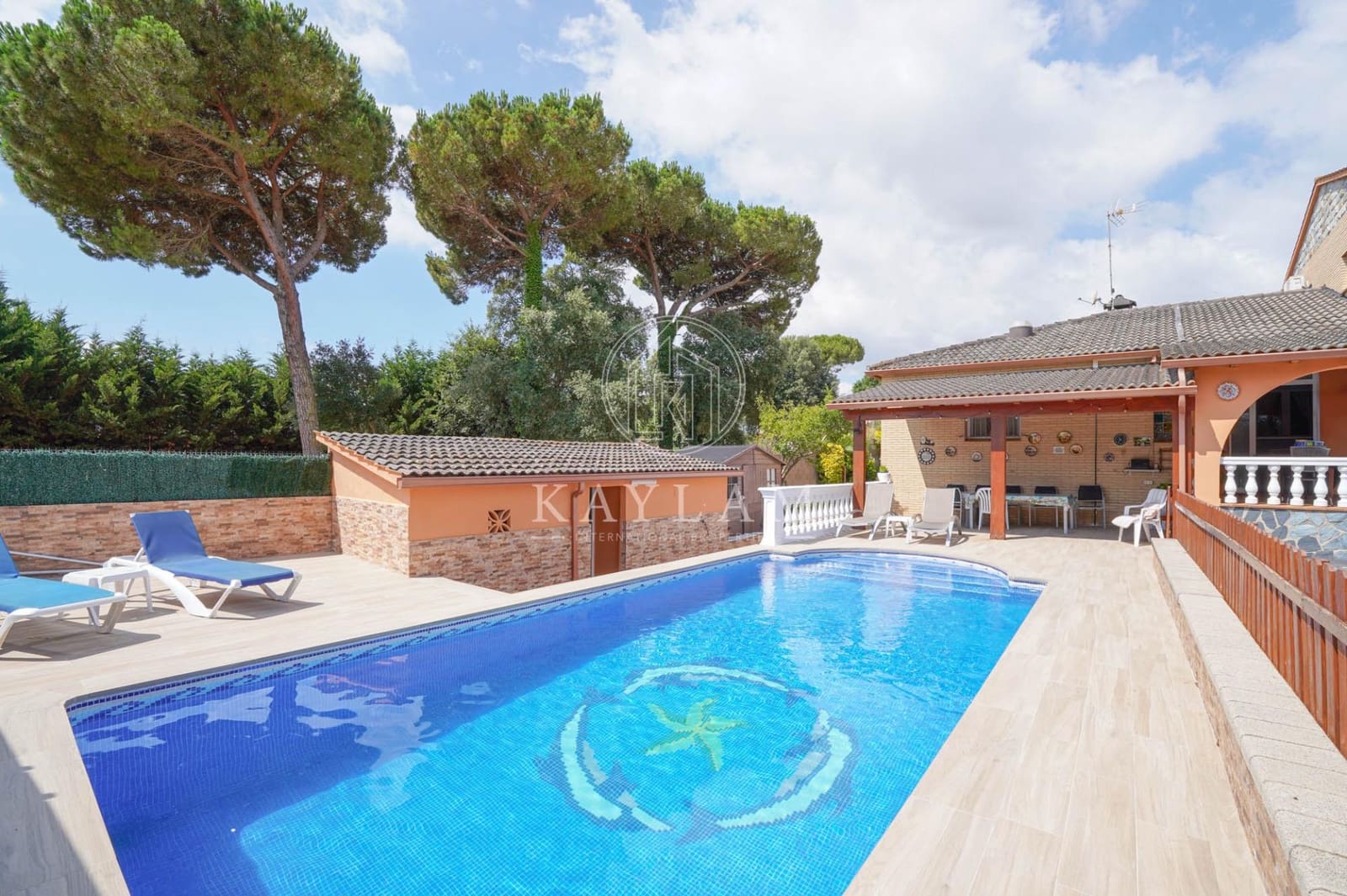 4 slaapkamer Villa te koop in La Goba met zwembad garage - € 590.000 (Ref: 9110275)