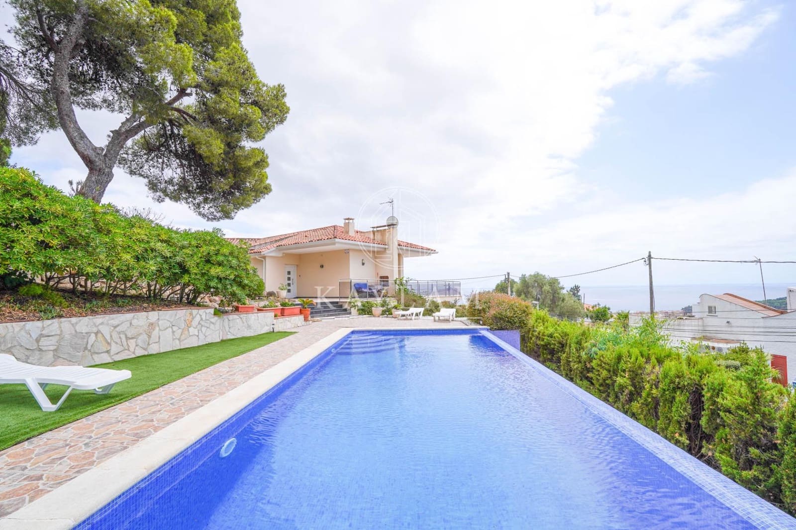 5 soveværelse Villa til salg i Lloret de Mar med swimmingpool garage - € 850.000 (Ref: 9134437)