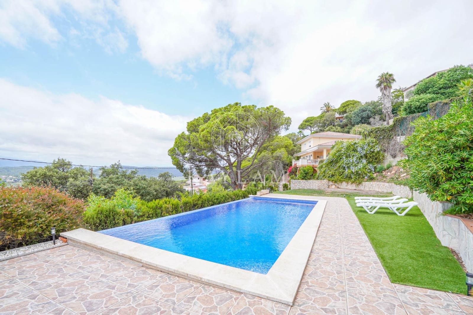 5 soveværelse Villa til salg i Lloret de Mar med swimmingpool garage - € 850.000 (Ref: 9134437)