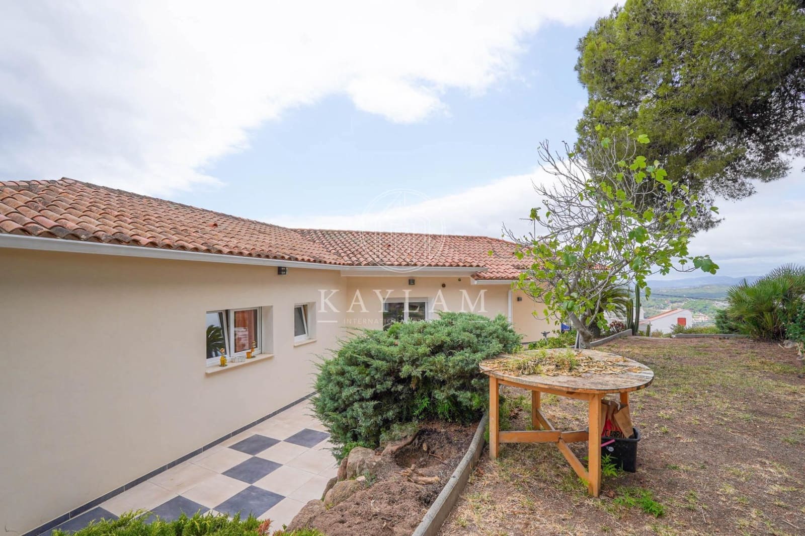 5 soveværelse Villa til salg i Lloret de Mar med swimmingpool garage - € 850.000 (Ref: 9134437)