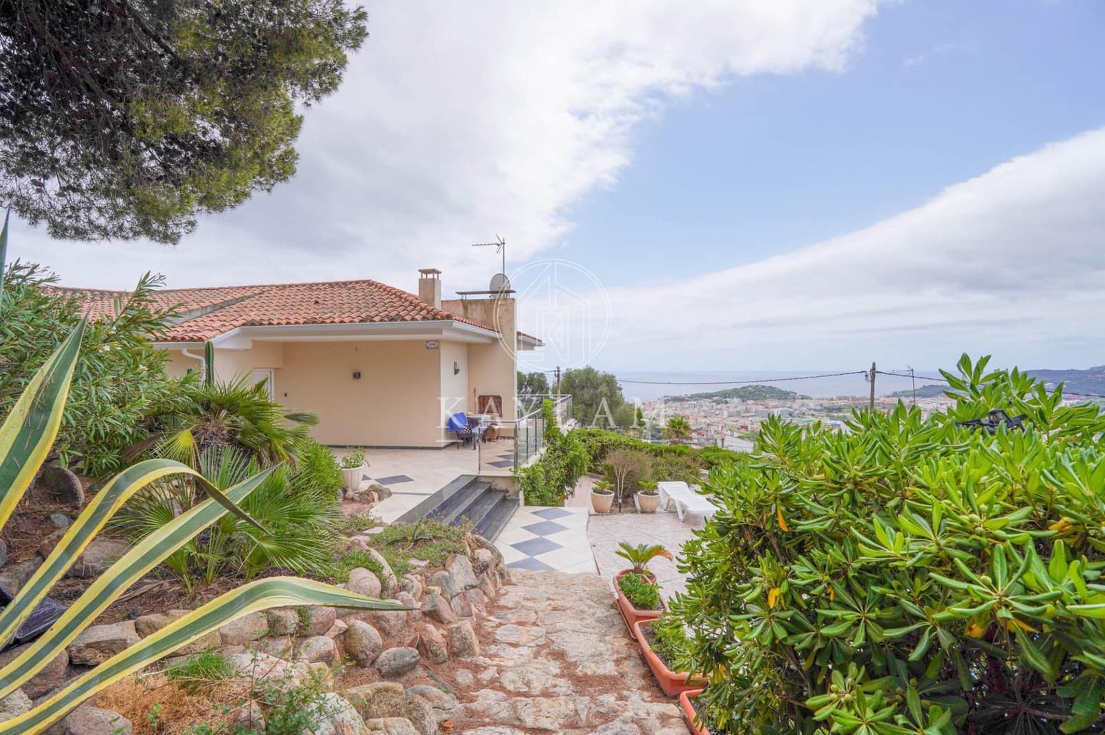 5 soveværelse Villa til salg i Lloret de Mar med swimmingpool garage - € 850.000 (Ref: 9134437)