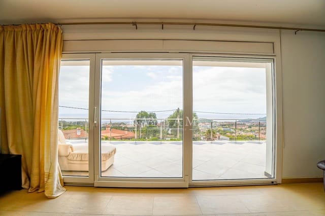 5 soveværelse Villa til salg i Roca Grossa, Lloret de Mar med swimmingpool garage - € 850.000 (Ref: 9134437)