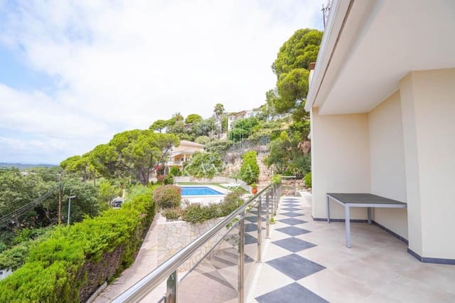 5 soveværelse Villa til salg i Roca Grossa, Lloret de Mar med swimmingpool garage - € 850.000 (Ref: 9134437)