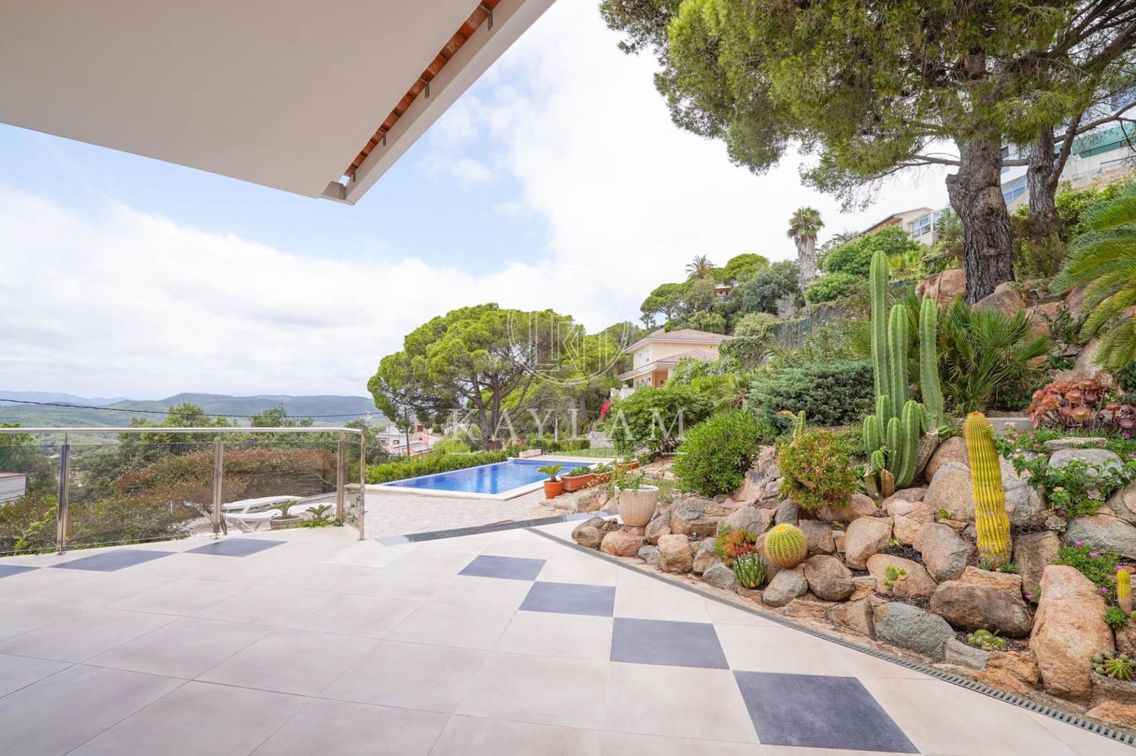 5 soveværelse Villa til salg i Lloret de Mar med swimmingpool garage - € 850.000 (Ref: 9134437)