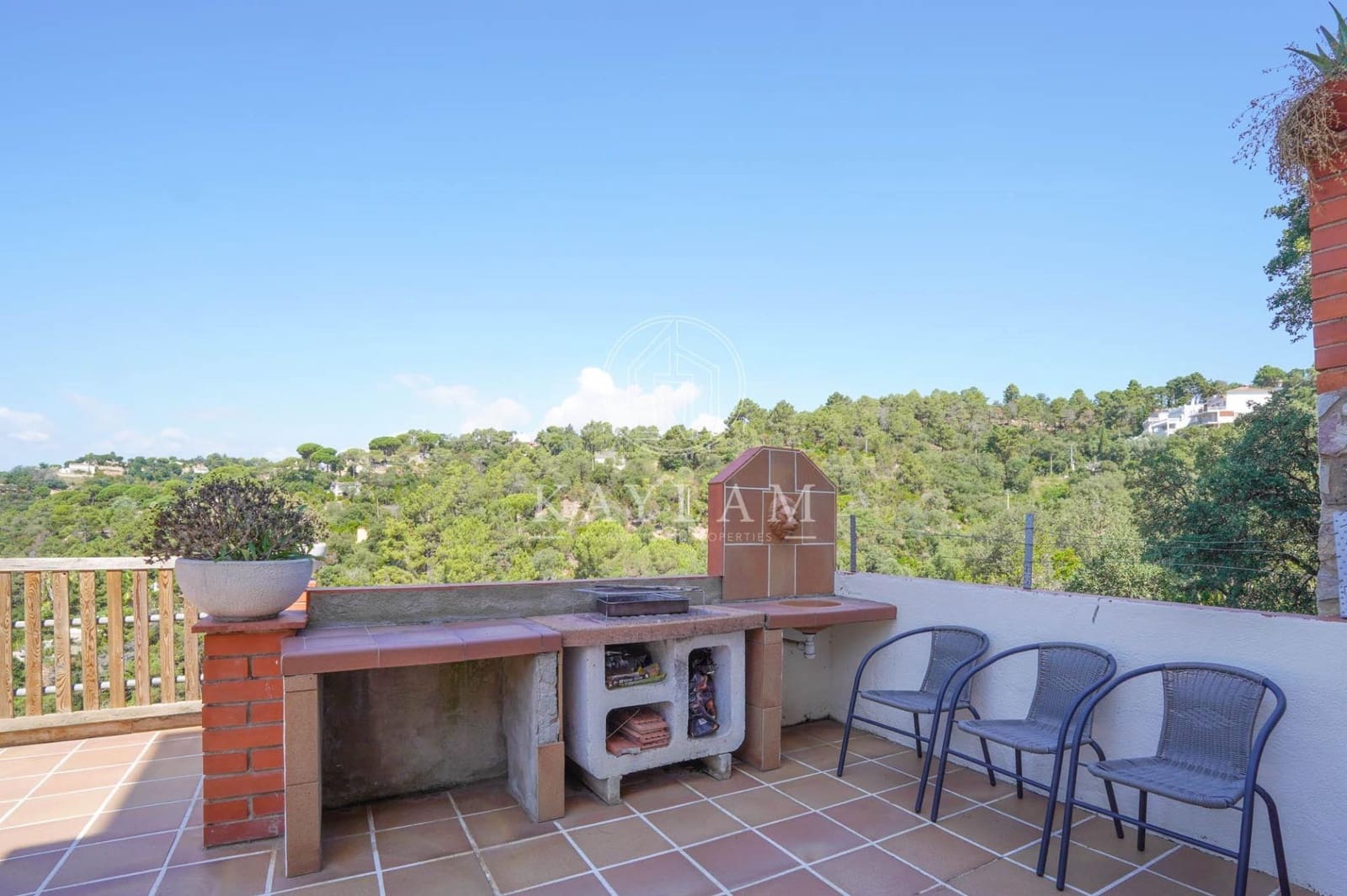 5 bedroom Villa for sale in Lloret de Mar with pool garage - € 399,500 (Ref: 9153898)