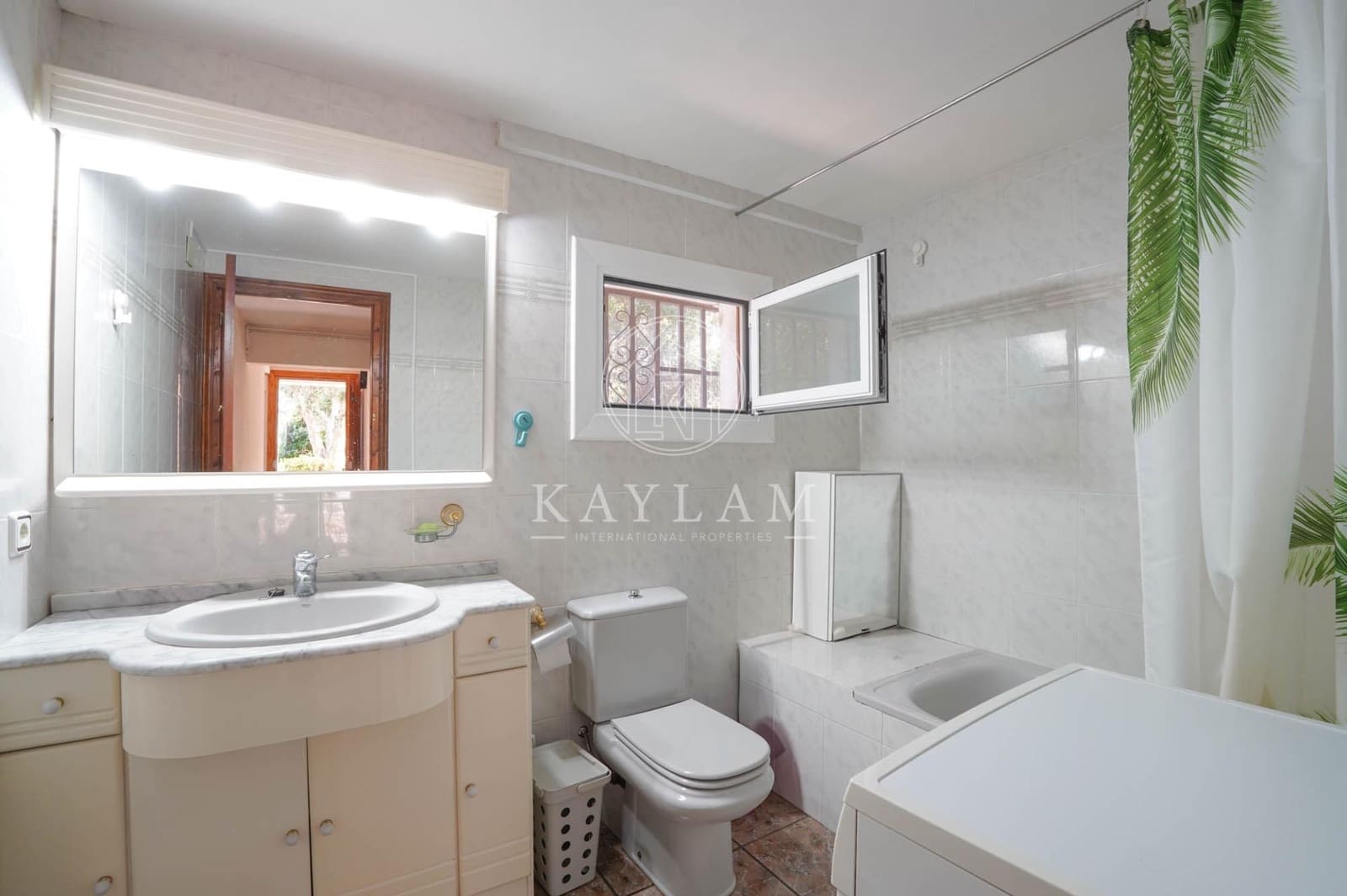 5 bedroom Villa for sale in Lloret de Mar with pool garage - € 399,500 (Ref: 9153898)