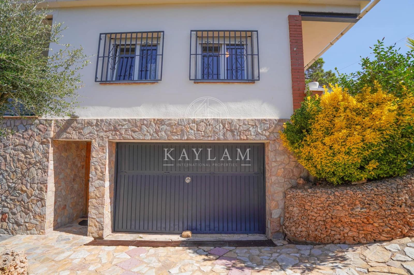 5 bedroom Villa for sale in Lloret de Mar with pool garage - € 399,500 (Ref: 9153898)