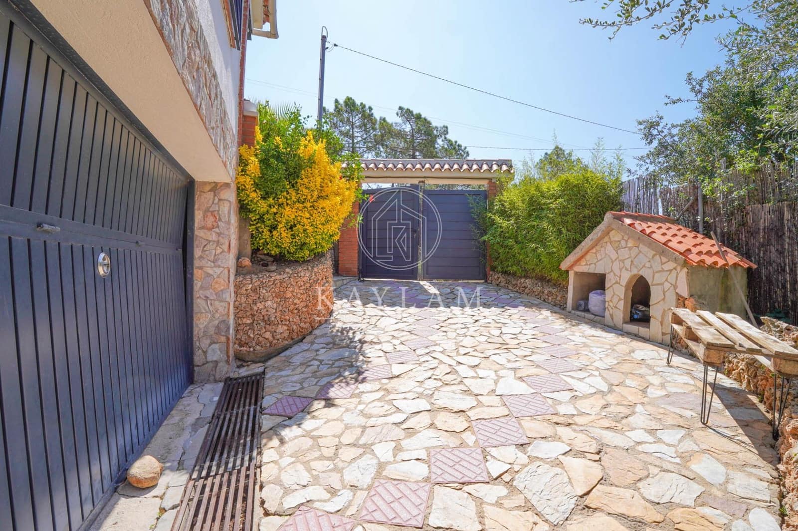 5 bedroom Villa for sale in Lloret de Mar with pool garage - € 399,500 (Ref: 9153898)