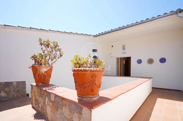 8 bedroom Villa for sale in Tossa de Mar with pool garage - € 750,000 (Ref: 9159436)