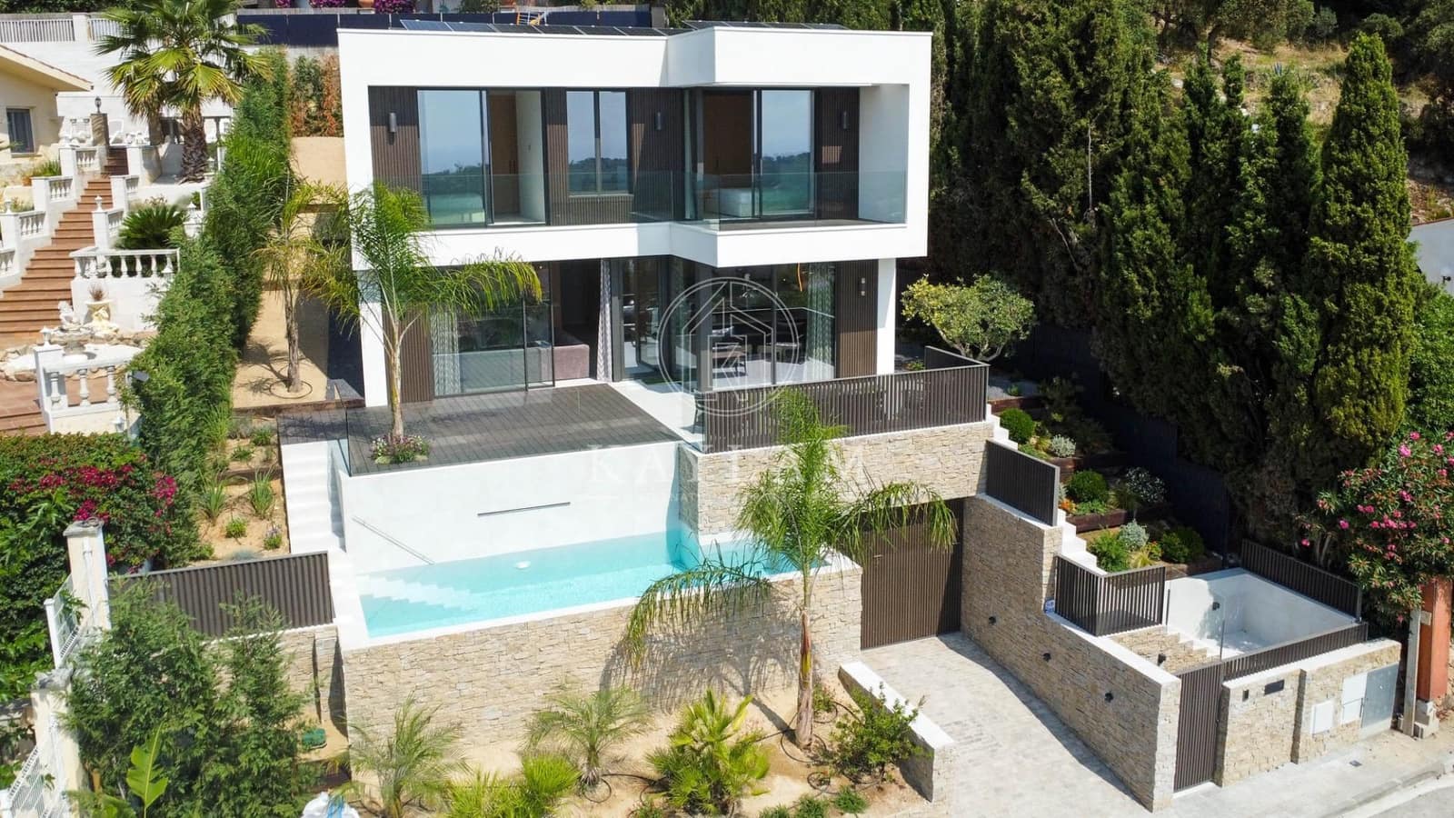 4 slaapkamer Villa te koop in Lloret de Mar met zwembad garage - € 1.350.000 (Ref: 9165760)