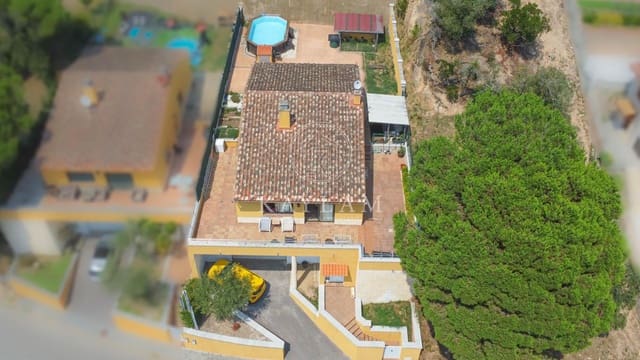 3 slaapkamer Villa te koop in El Molí - El Rieral, Lloret de Mar met zwembad garage - € 280.000 (Ref: 9165761)