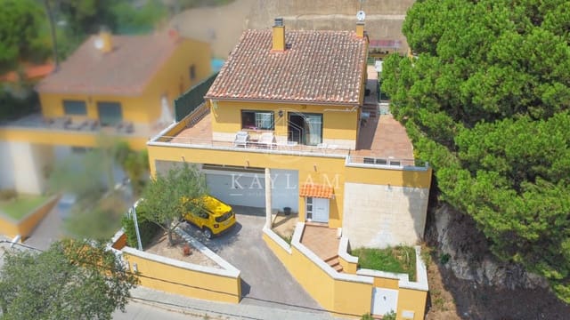 3 slaapkamer Villa te koop in El Molí - El Rieral, Lloret de Mar met zwembad garage - € 280.000 (Ref: 9165761)