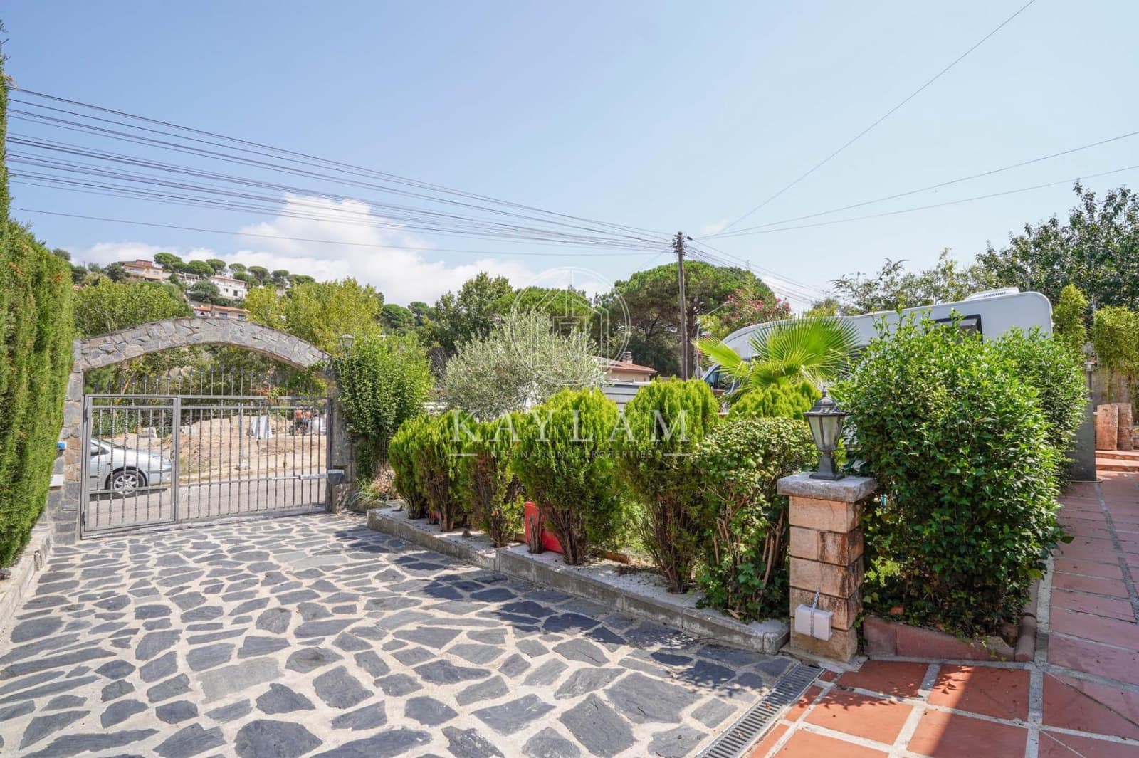 4 bedroom Villa for sale in Lloret de Mar with pool - € 299,000 (Ref: 9169520)