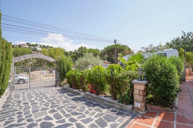 Chalet de 4 habitaciones en Lloret de Mar en venta con piscina - 299.000 € (Ref: 9169520)