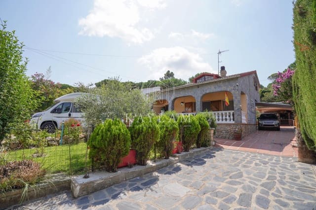 Chalet de 4 habitaciones en Lloret de Mar en venta con piscina - 299.000 € (Ref: 9169520)