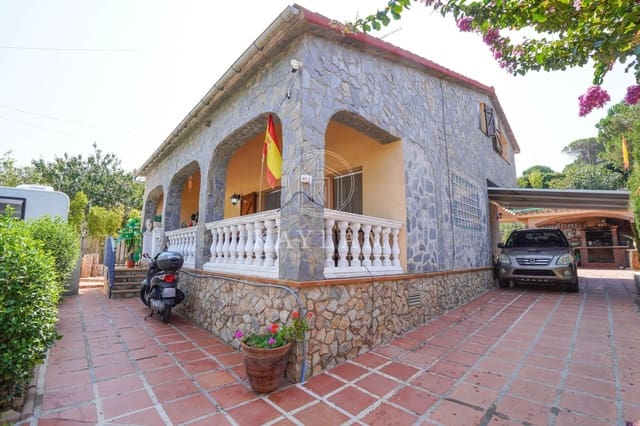 Chalet de 4 habitaciones en Lloret de Mar en venta con piscina - 299.000 € (Ref: 9169520)