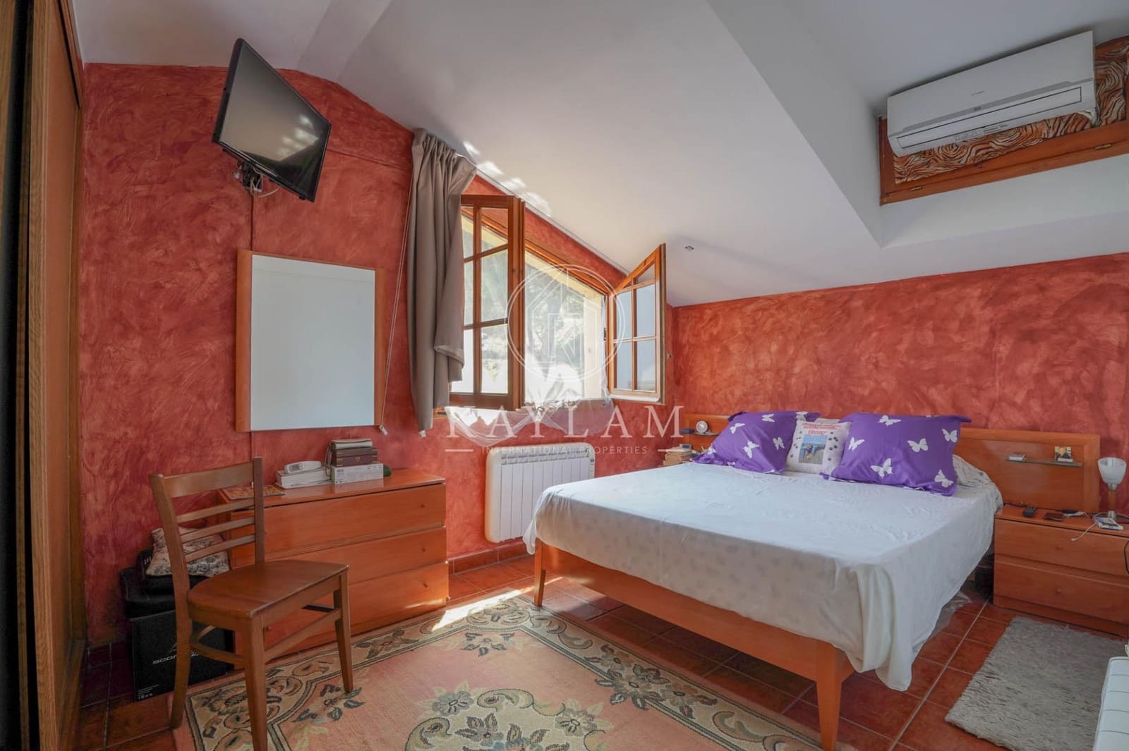 4 bedroom Villa for sale in Lloret de Mar with pool - € 299,000 (Ref: 9169520)