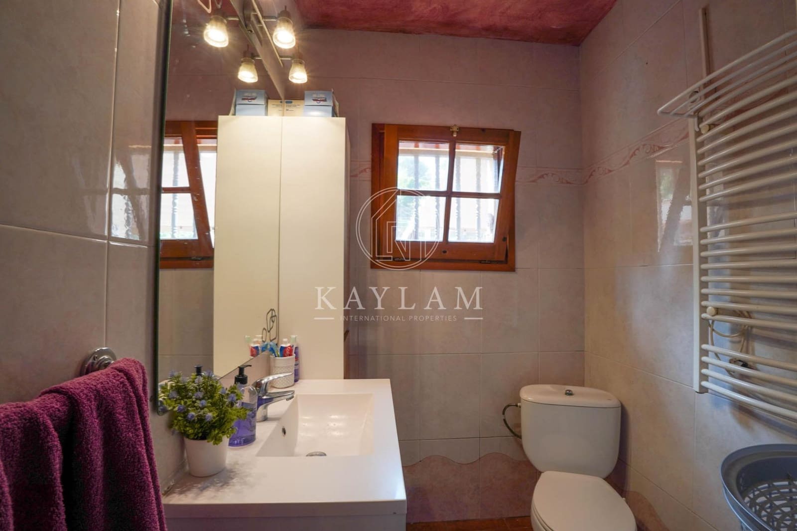 4 bedroom Villa for sale in Lloret de Mar with pool - € 299,000 (Ref: 9169520)