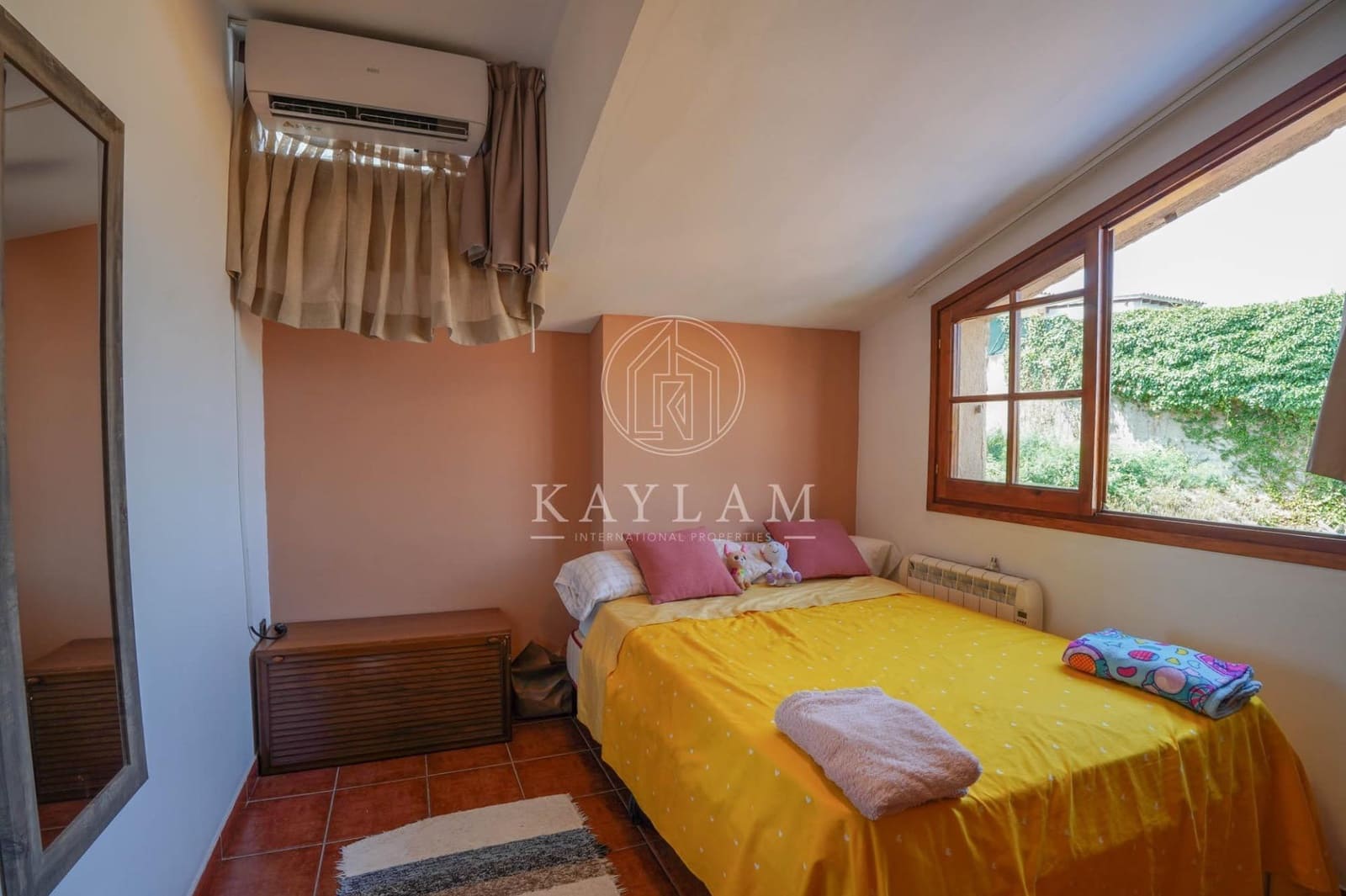 4 bedroom Villa for sale in Lloret de Mar with pool - € 299,000 (Ref: 9169520)