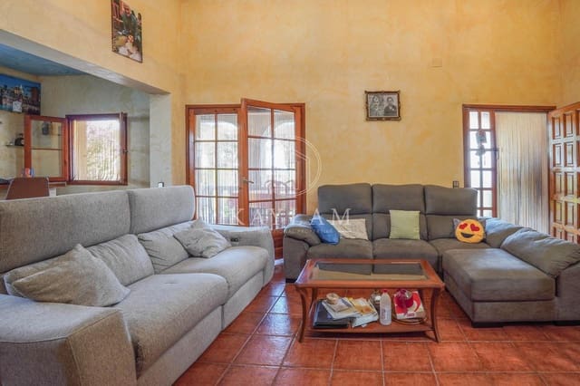 Chalet de 4 habitaciones en Lloret de Mar en venta con piscina - 299.000 € (Ref: 9169520)