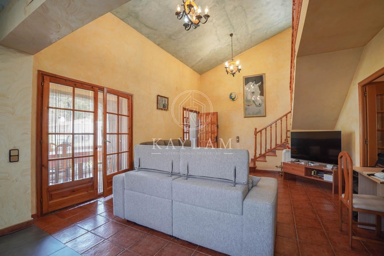 4 bedroom Villa for sale in Lloret de Mar with pool - € 299,000 (Ref: 9169520)