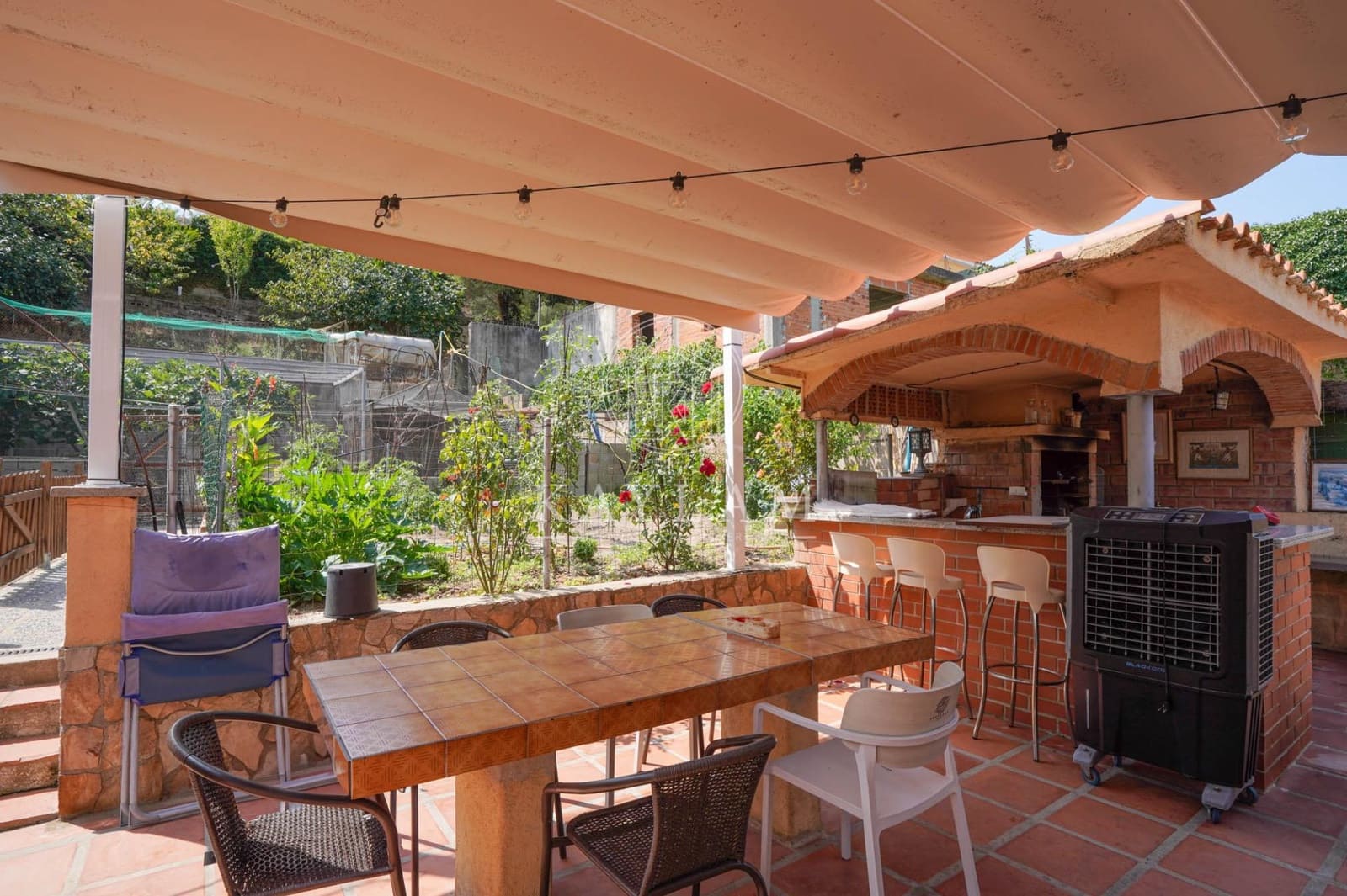 4 bedroom Villa for sale in Lloret de Mar with pool - € 299,000 (Ref: 9169520)