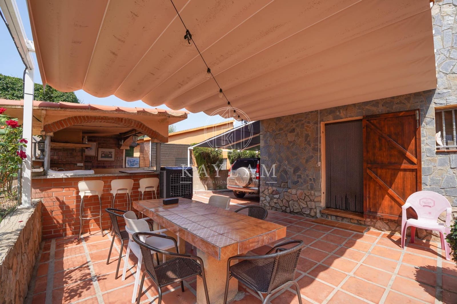 4 bedroom Villa for sale in Lloret de Mar with pool - € 299,000 (Ref: 9169520)