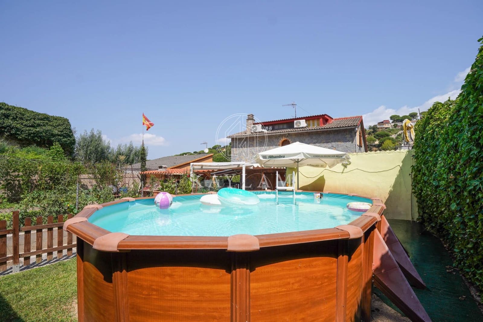 4 bedroom Villa for sale in Lloret de Mar with pool - € 299,000 (Ref: 9169520)