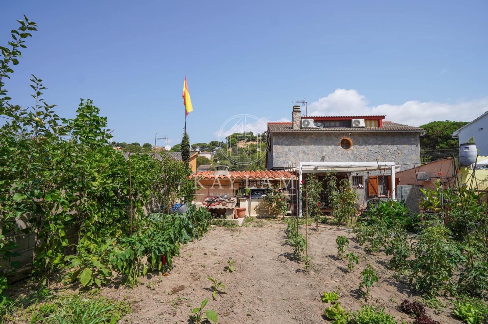 4 bedroom Villa for sale in Lloret de Mar with pool - € 299,000 (Ref: 9169520)