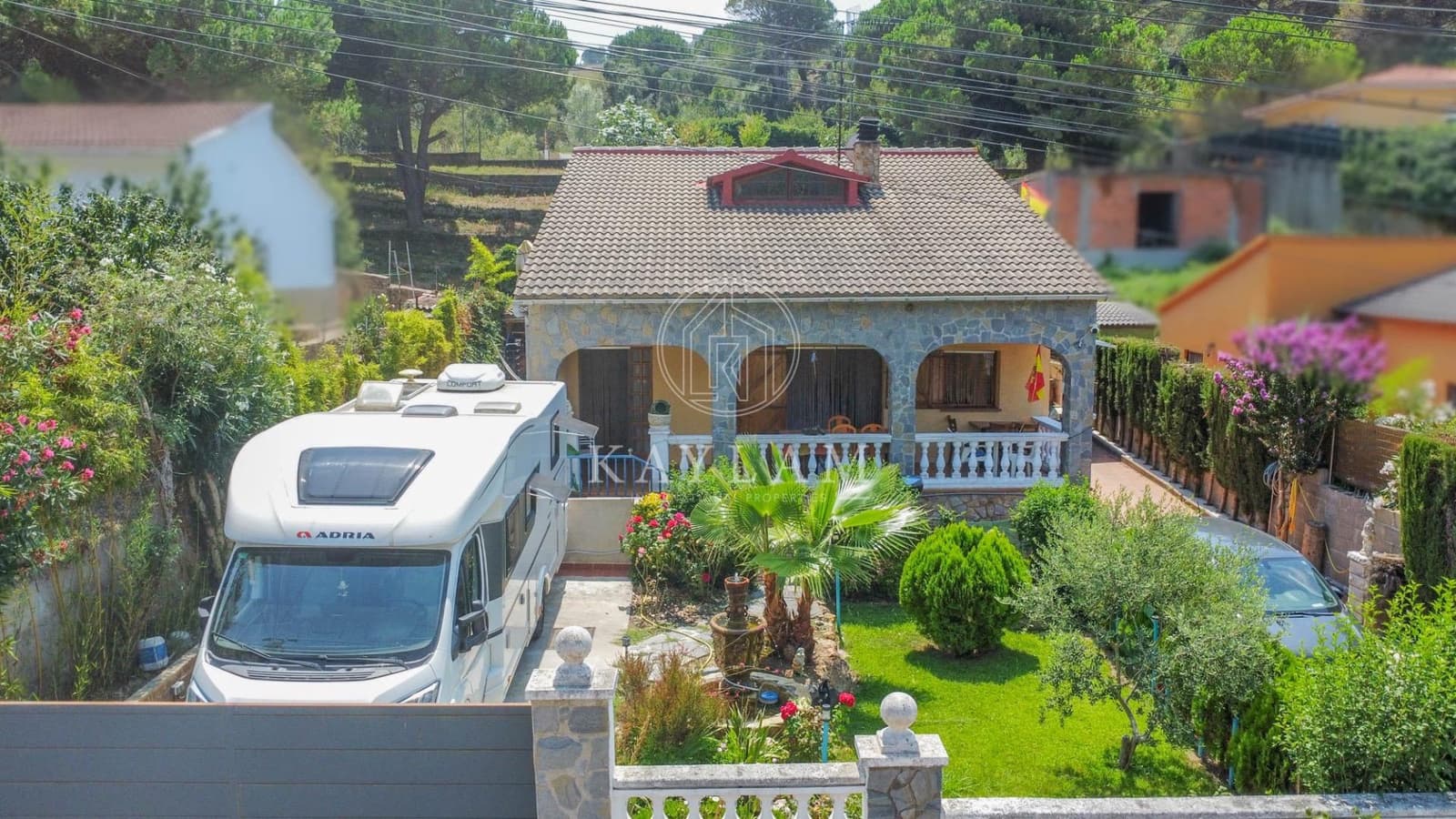 4 bedroom Villa for sale in Lloret de Mar with pool - € 299,000 (Ref: 9169520)