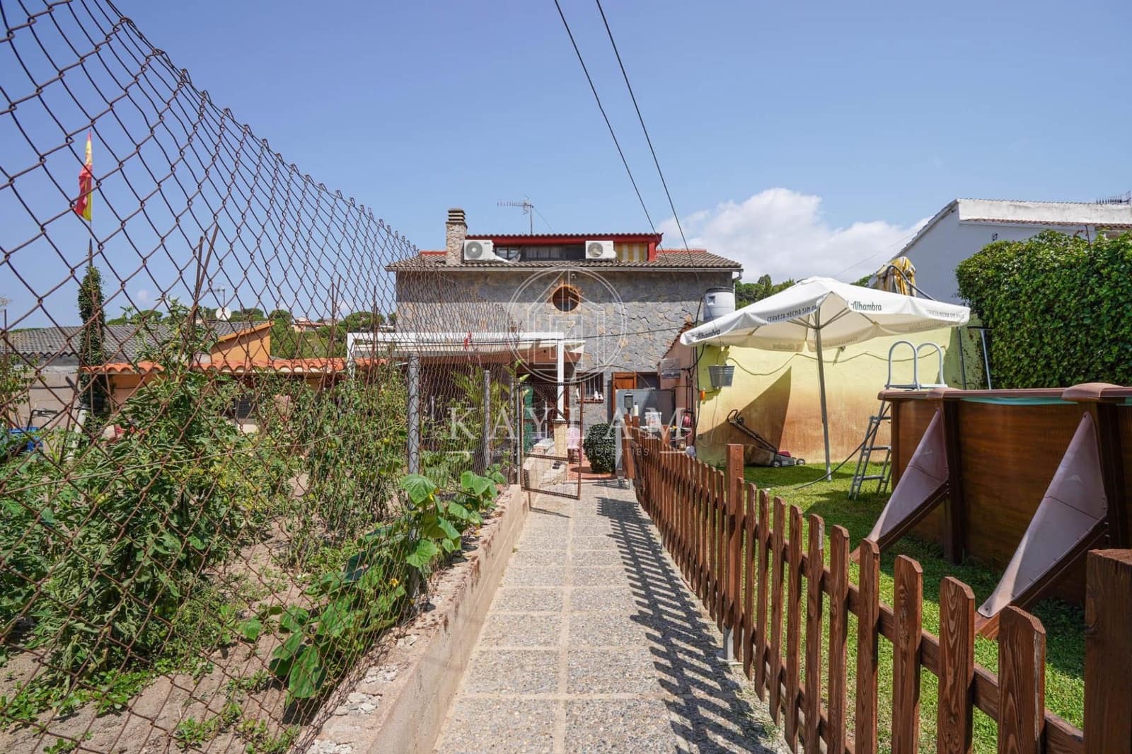 4 bedroom Villa for sale in Lloret de Mar with pool - € 299,000 (Ref: 9169520)