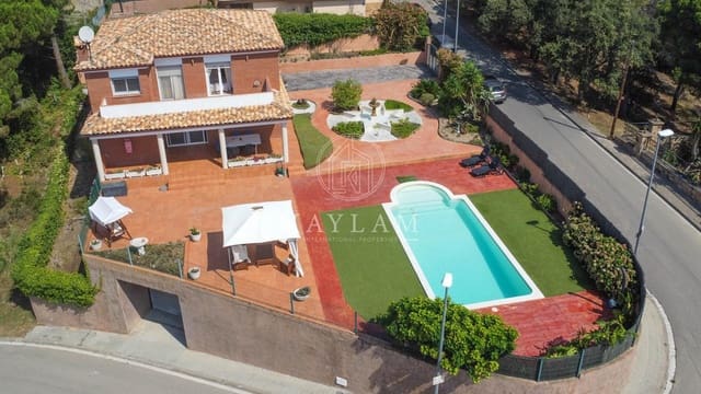 6 chambre Villa/Maison à vendre à Lloret de Mar avec piscine garage - 755 000 € (Ref: 9171403)