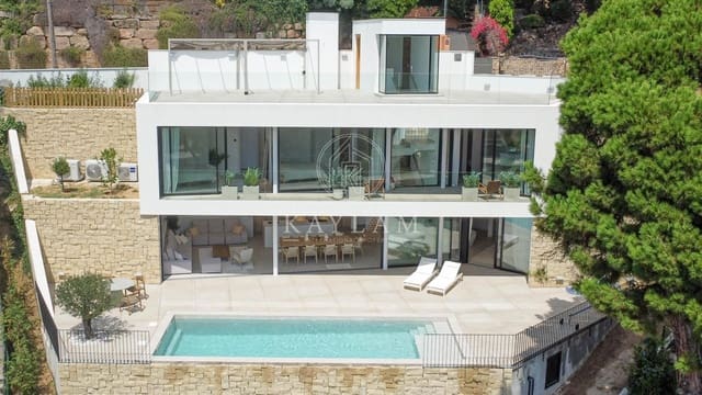 Chalet de 4 habitaciones en Tossa de Mar en venta con piscina garaje - 1.975.000 € (Ref: 9183655)