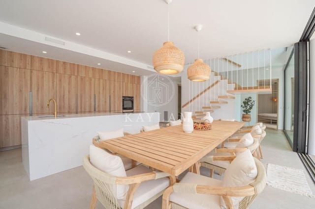 Chalet de 4 habitaciones en Tossa de Mar en venta con piscina garaje - 1.975.000 € (Ref: 9183655)