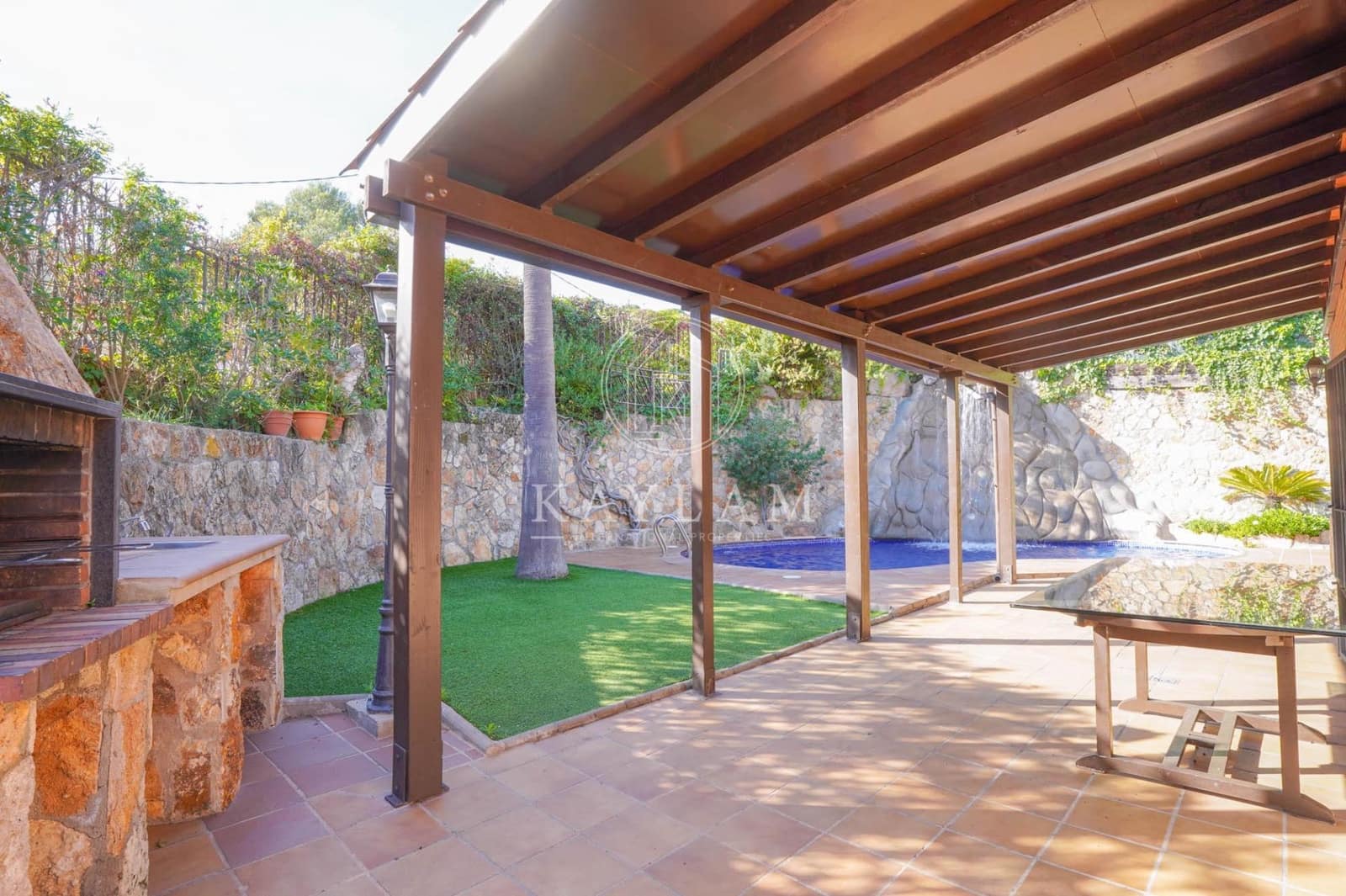 6 bedroom Villa for sale in Lloret de Mar with pool - € 498,000 (Ref: 9385614)