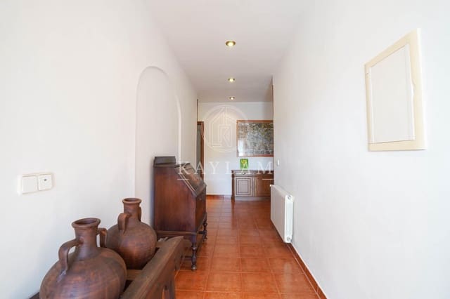 6 soverom Villa til salgs i Lloret de Mar med svømmebasseng - € 498 000 (Ref: 9385614)