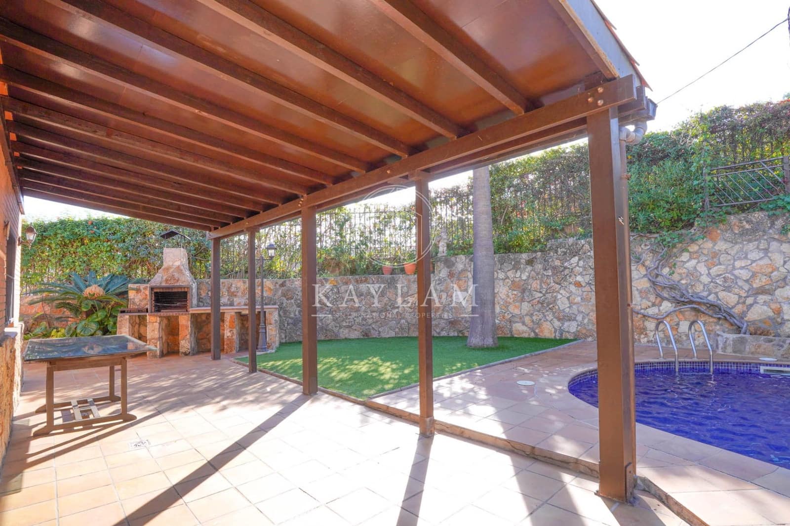 6 bedroom Villa for sale in Lloret de Mar with pool - € 498,000 (Ref: 9385614)