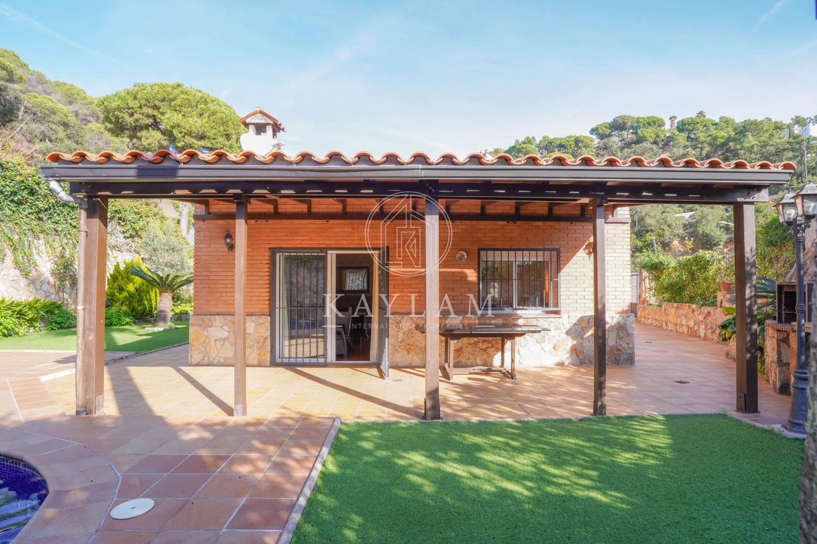 6 bedroom Villa for sale in Lloret de Mar with pool - € 498,000 (Ref: 9385614)