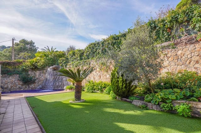 6 soverom Villa til salgs i Lloret de Mar med svømmebasseng - € 498 000 (Ref: 9385614)