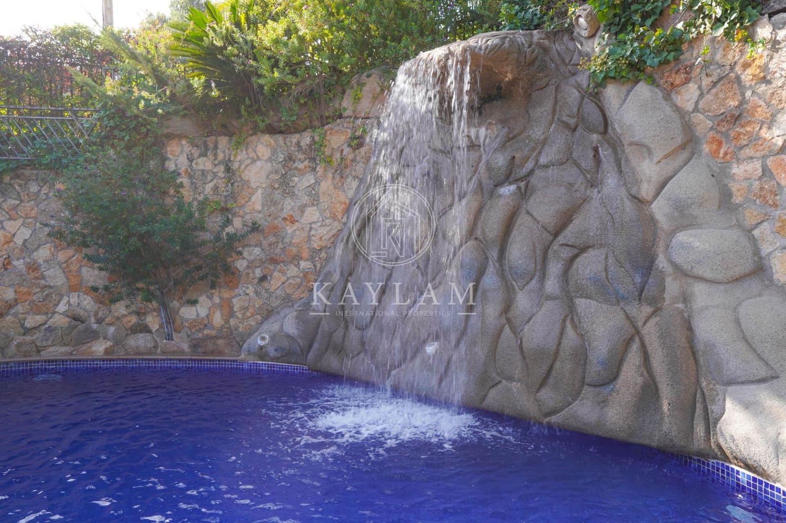 6 bedroom Villa for sale in Lloret de Mar with pool - € 498,000 (Ref: 9385614)