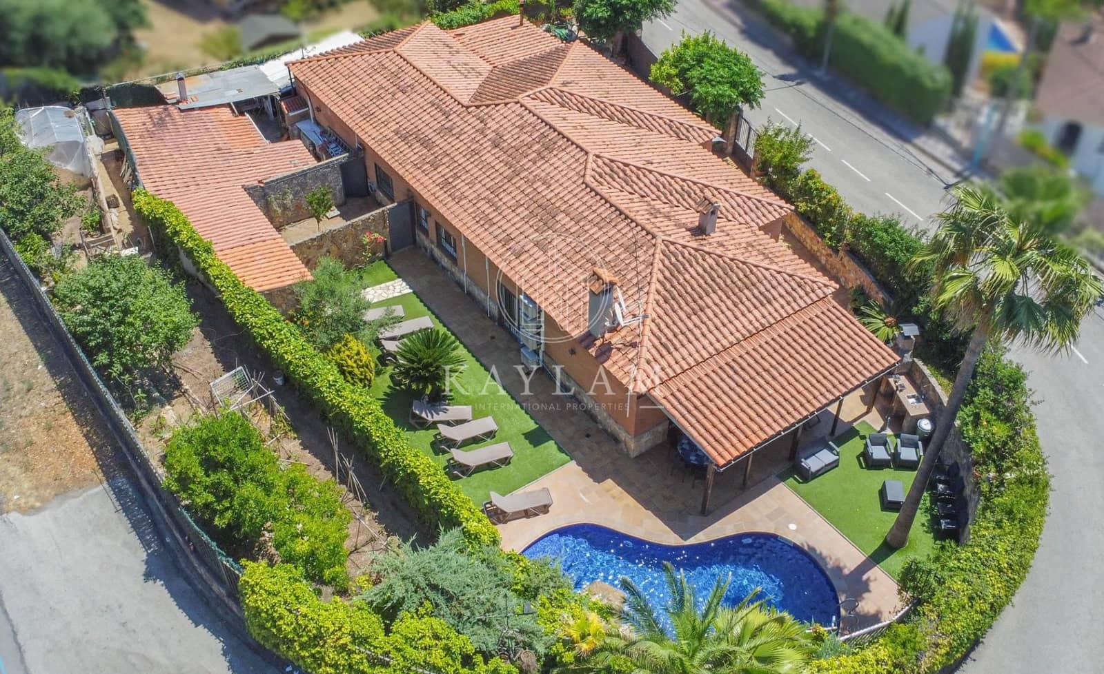 6 soverom Villa til salgs i Lloret de Mar med svømmebasseng - € 530 000 (Ref: 9385614)